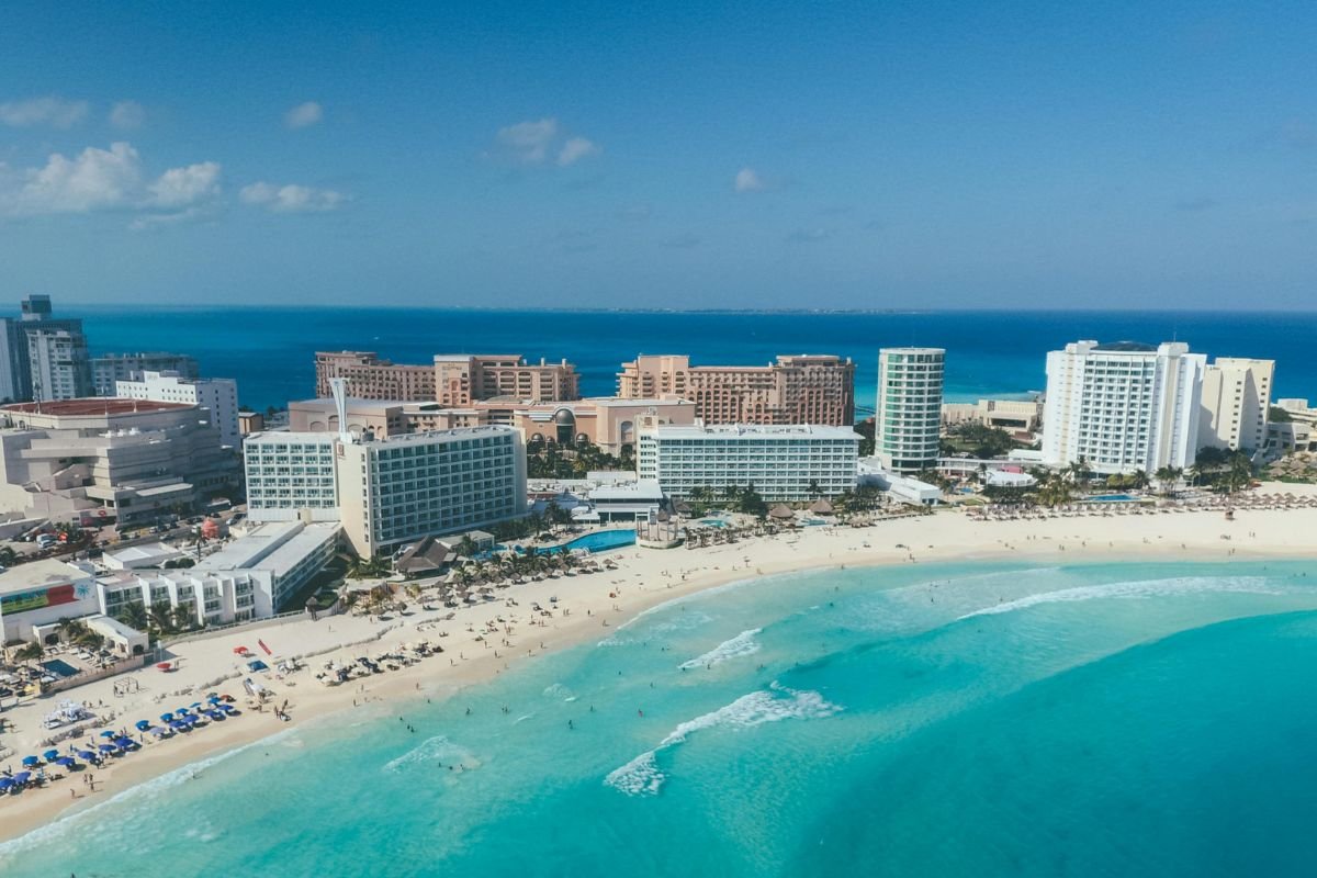 Beachfront hotels along the Riviera Maya coast for private hotel-to-hotel transfers