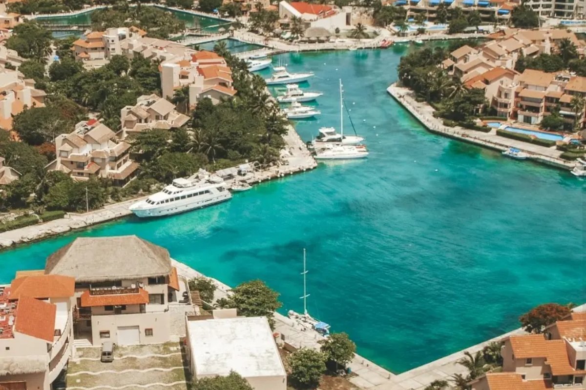 Aerial view of the Puerto Aventuras marina
